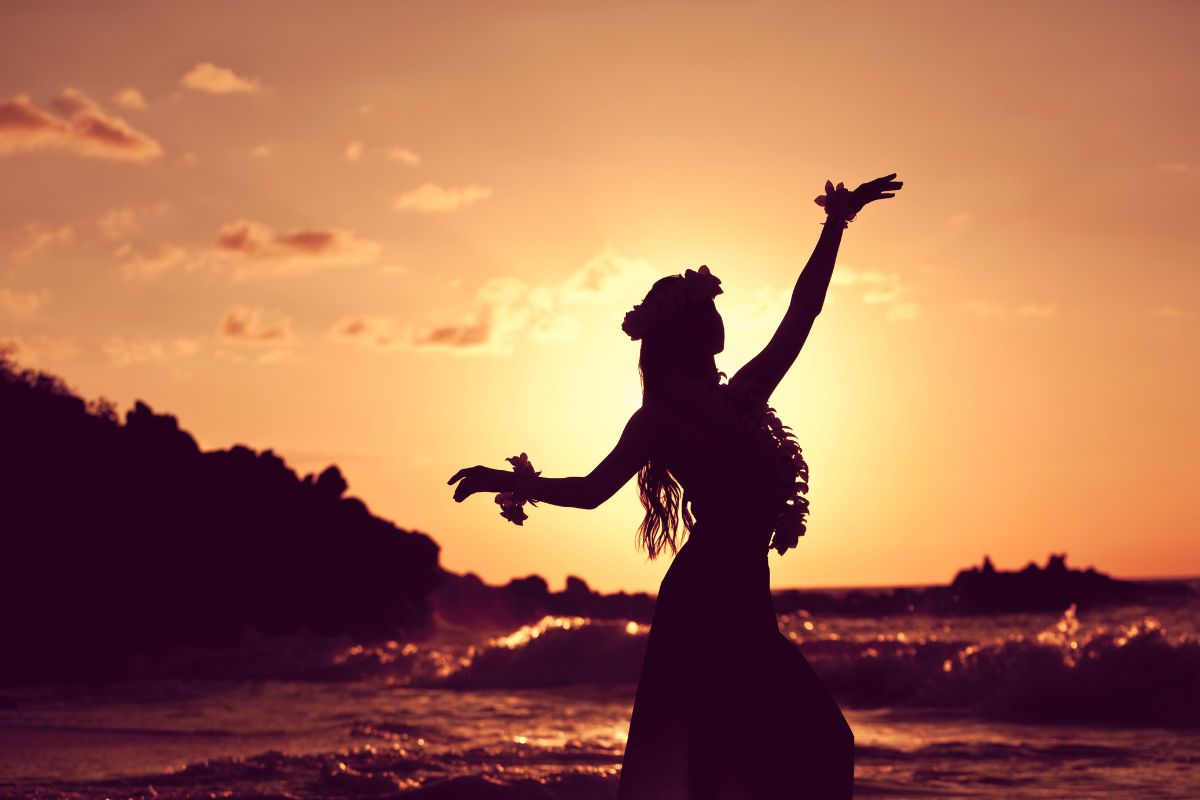 Sail in comfort from Miami to Hawaii while making exciting stops along the way