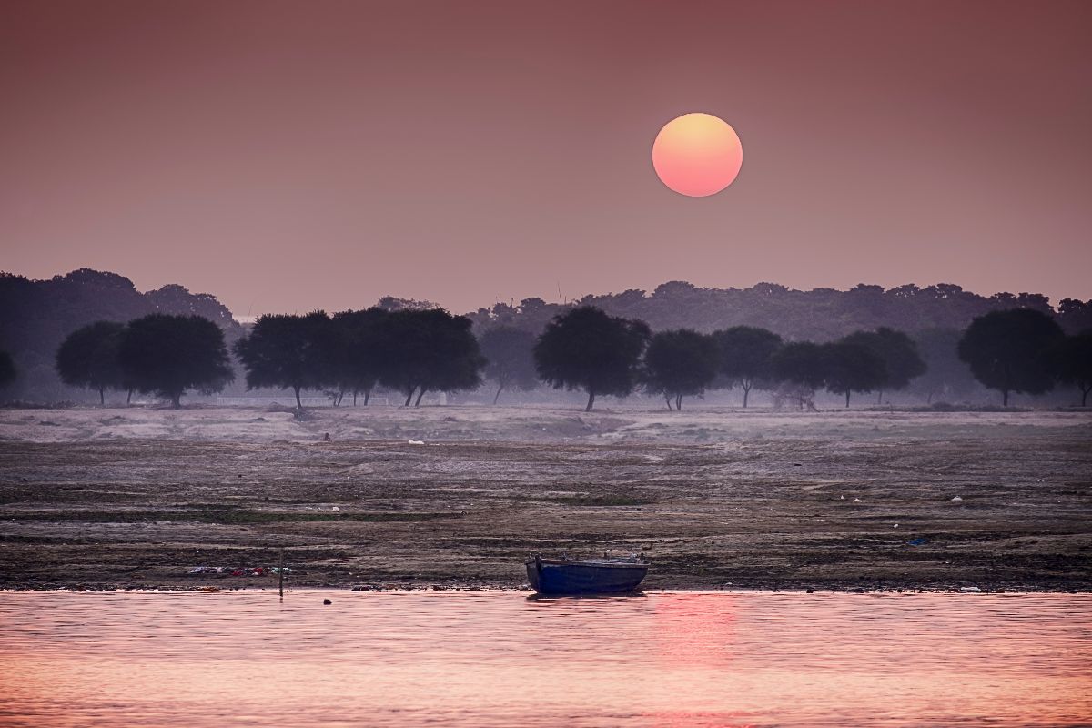 Discover India by riverboat and by train. Explore the culture, arts, and history of the countries most unique cities.