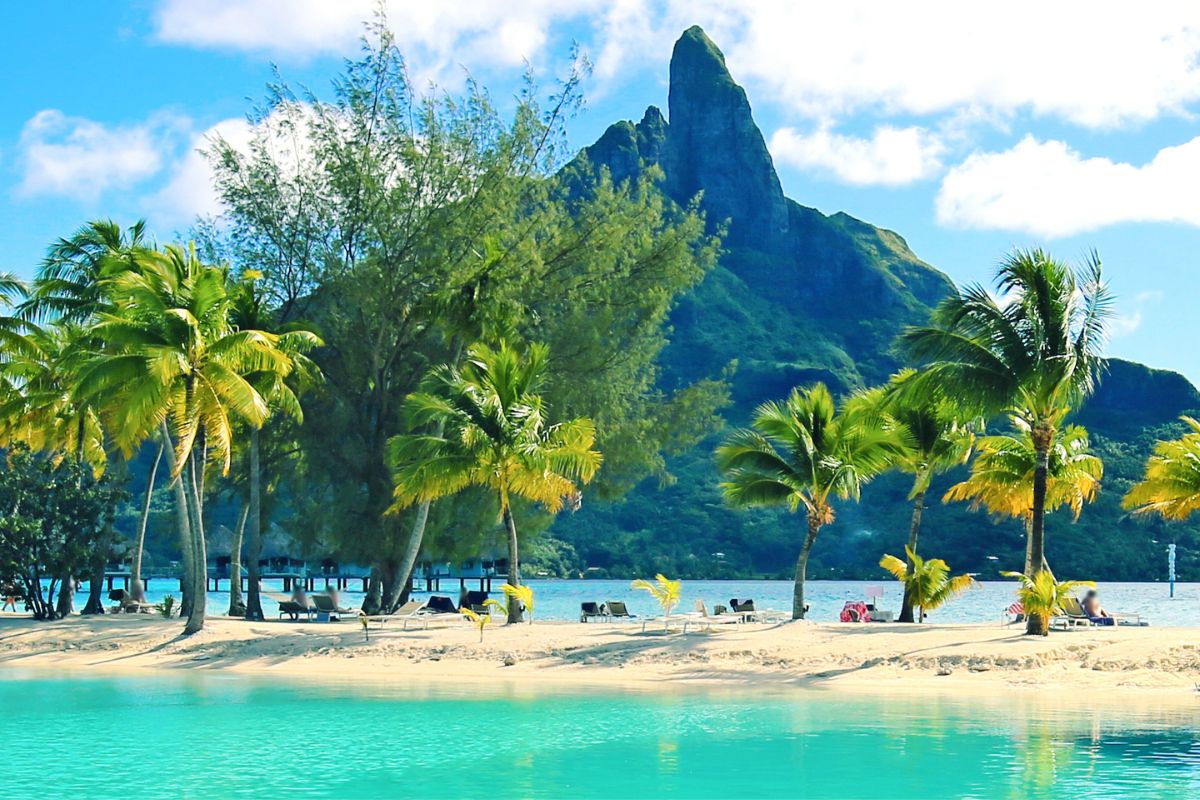 Get VIP treatment on this ultra luxe private French Polynesian vacation.