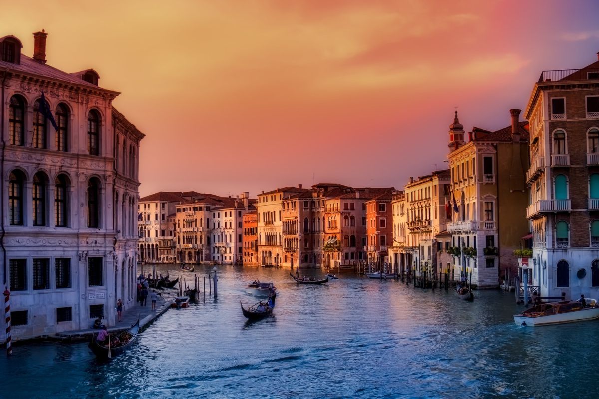 Enjoy VIP experiences and five-star luxury in Italy’s iconic cities. 