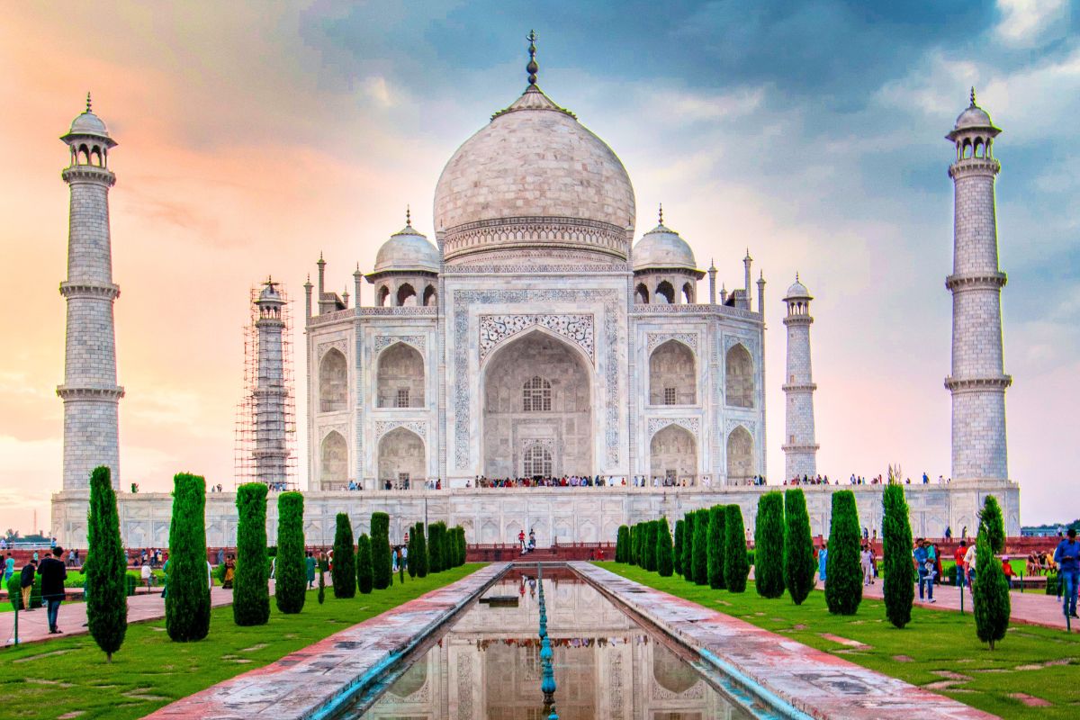 Discover India's culture, from food to palaces to landscapes on this luxurious journey